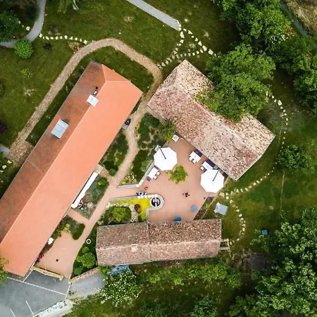 Almalomb Hotel